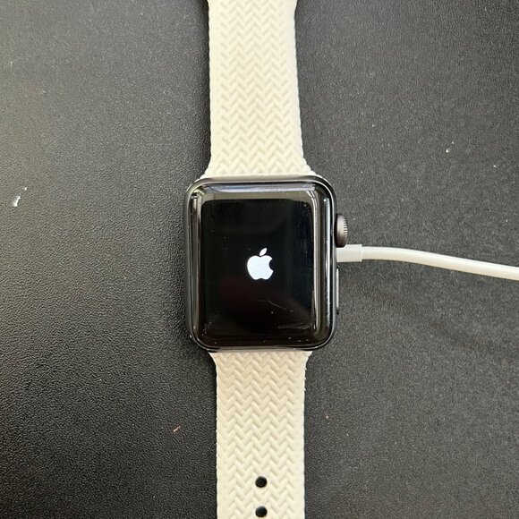 Apple Watch - Series 3 - Picture 1 of 4